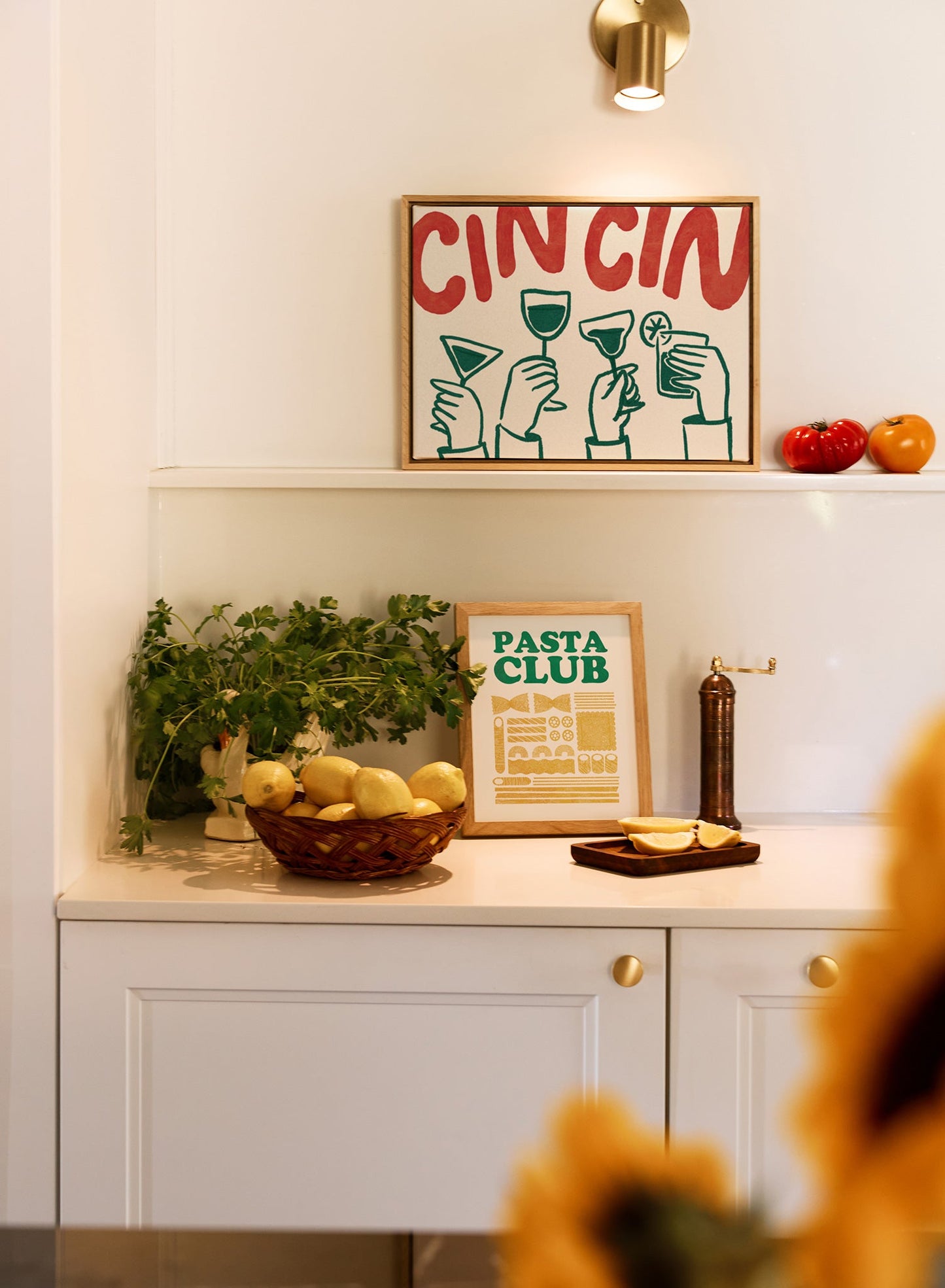 Cin Cin, Canvas