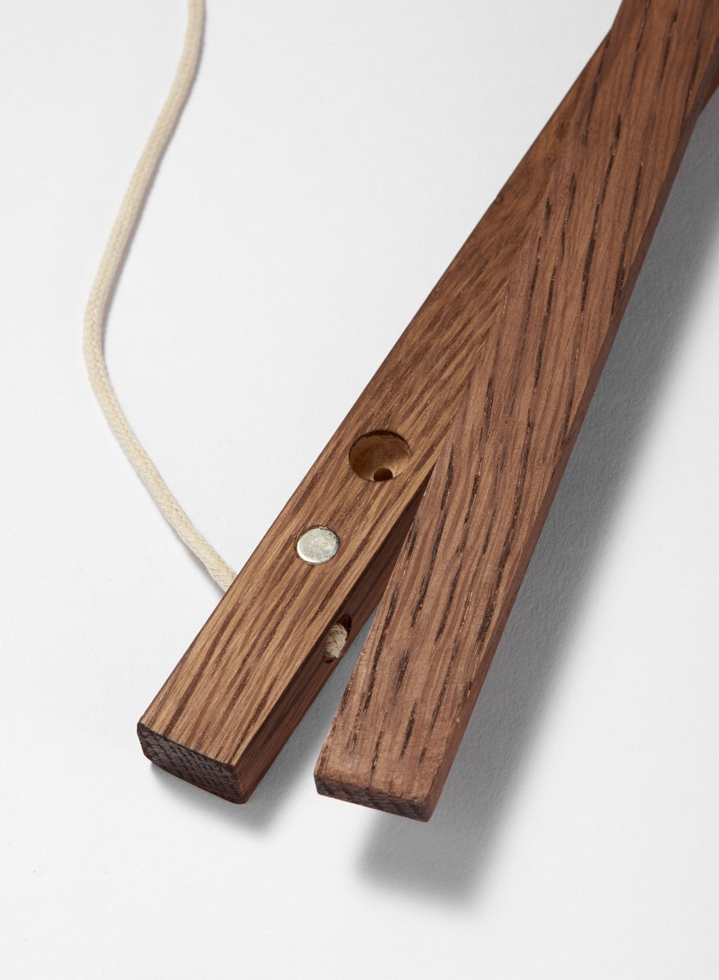 Scandinavian dark oak poster wall hanger by Opposite Wall - Corner of the poster hanger - Size 20 inches
