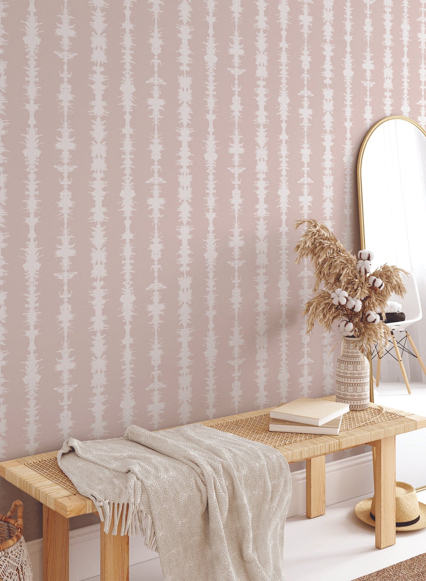 Sound of Silence is a minimalist wallpaper by Opposite Wall of different sound waves aligned vertically.
