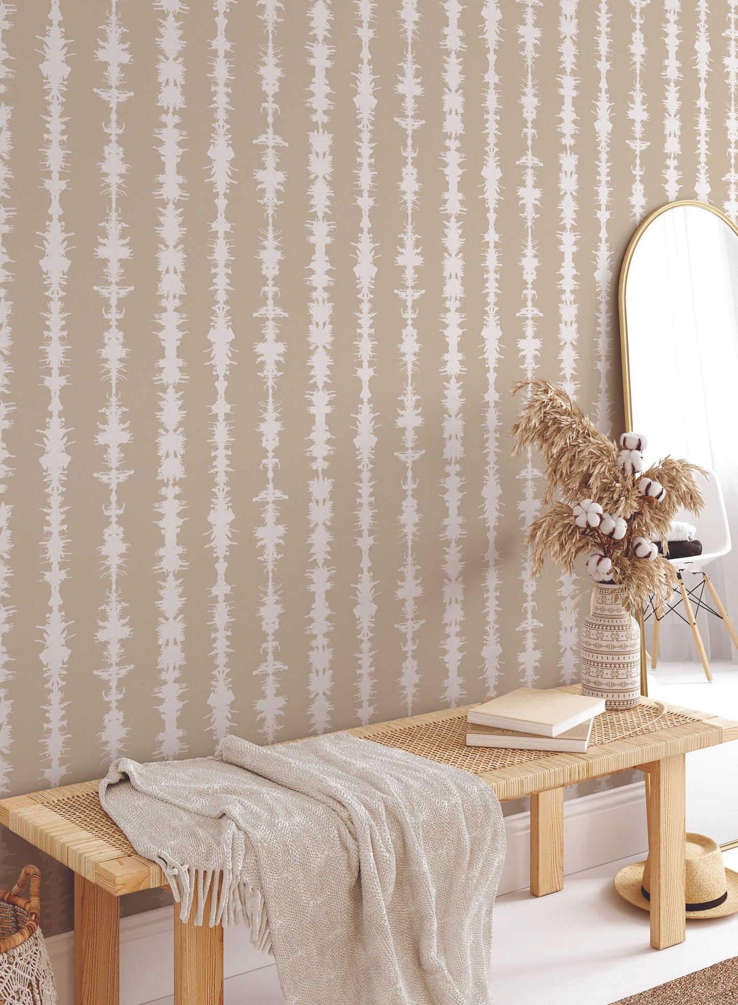 Sound of Silence is a minimalist wallpaper by Opposite Wall of different sound waves aligned vertically.