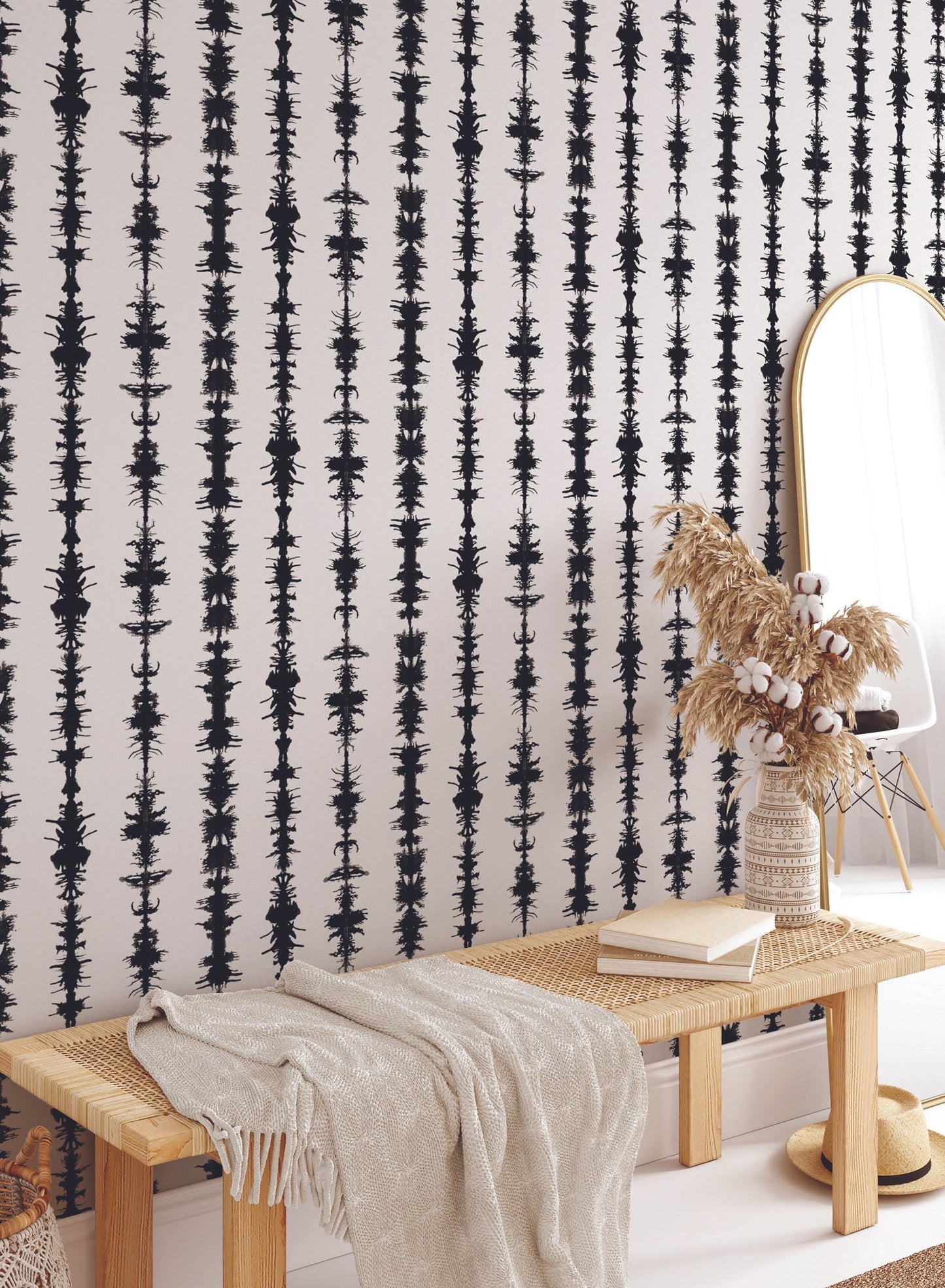 Sound of Silence is a minimalist wallpaper by Opposite Wall of different sound waves aligned vertically.