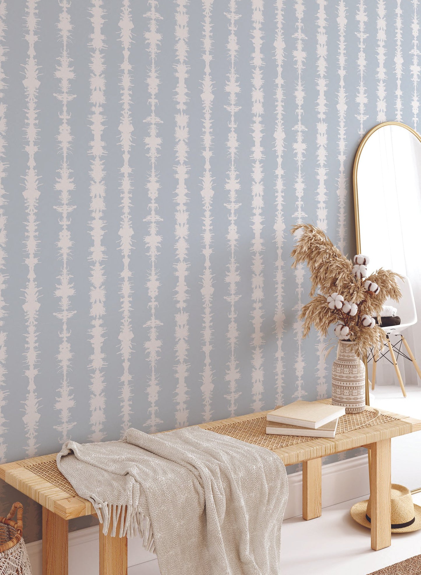 Sound of Silence is a minimalist wallpaper by Opposite Wall of different sound waves aligned vertically.