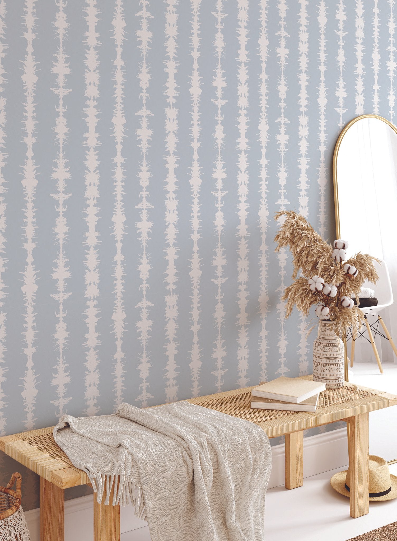 Sound of Silence is a minimalist wallpaper by Opposite Wall of different sound waves aligned vertically.